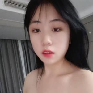 超级胸的00后女主播敢露敢做直播