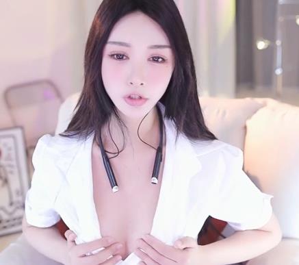 Stripchat女神JyPope黑丝美腿剧情搭讪老板1V视频