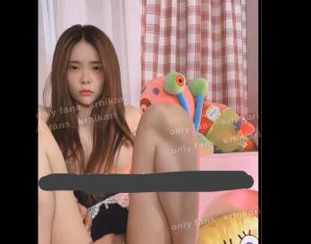 “LPL前职业选手WE大舅子前妻yuka金提莫OnlyFans视频展示，1V和1G内容曝光，男伴亮相，颜值身材依旧惊艳”